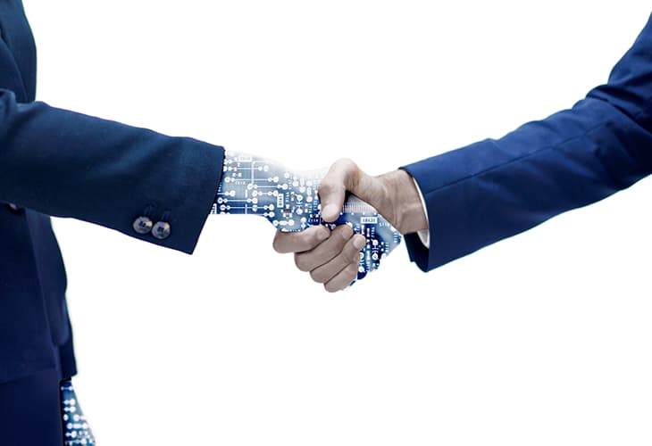 ترکیب هوشمند مدل‌های هیبریدی انسان‌–ماشین در جایگزینی چت بات با انسان